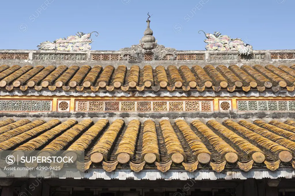 Vietnam, Hoa Khiem Palace, Tiled roof