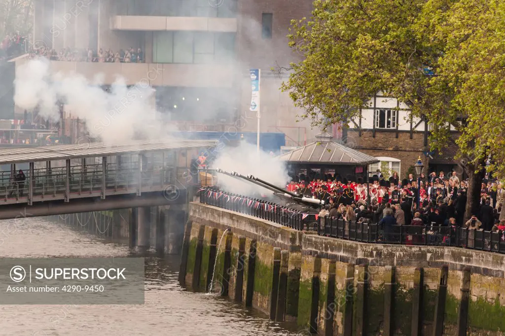 UK, England, London, Cannon outside Tower of London firing during Queen's Thames Diamond Jubilee Pageant