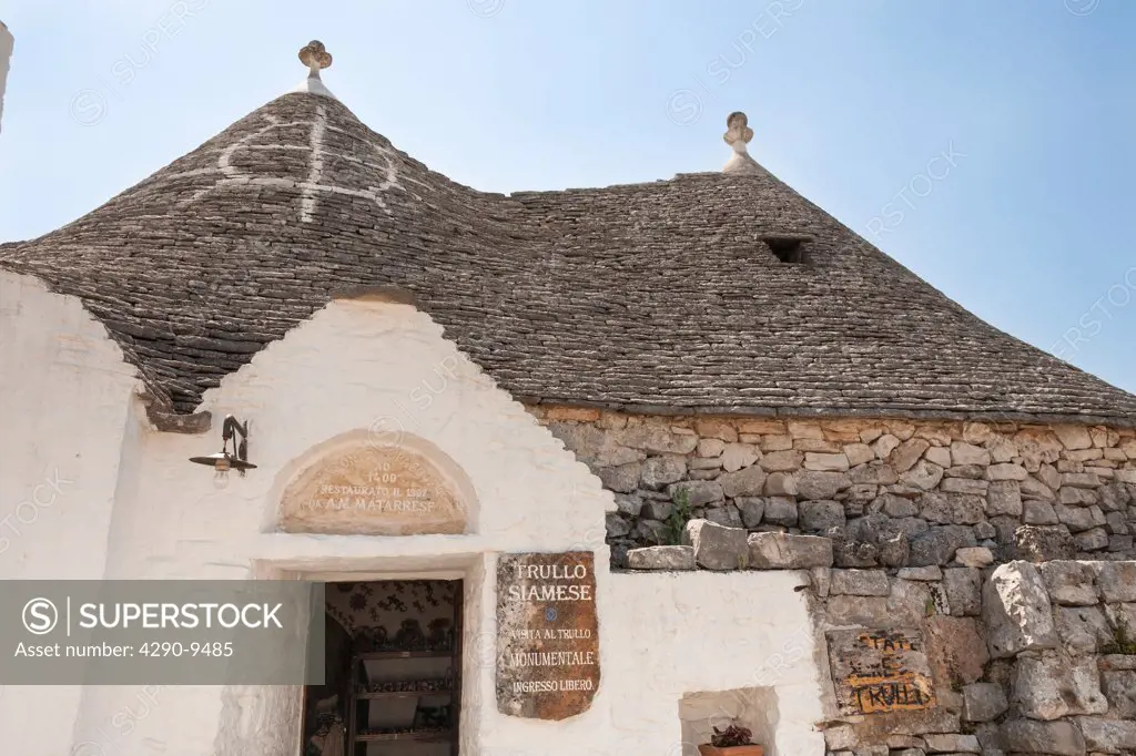 Trullo Siamese shop, Rione Monti, Alberobello, province of Bari, in the Puglia region, Italy