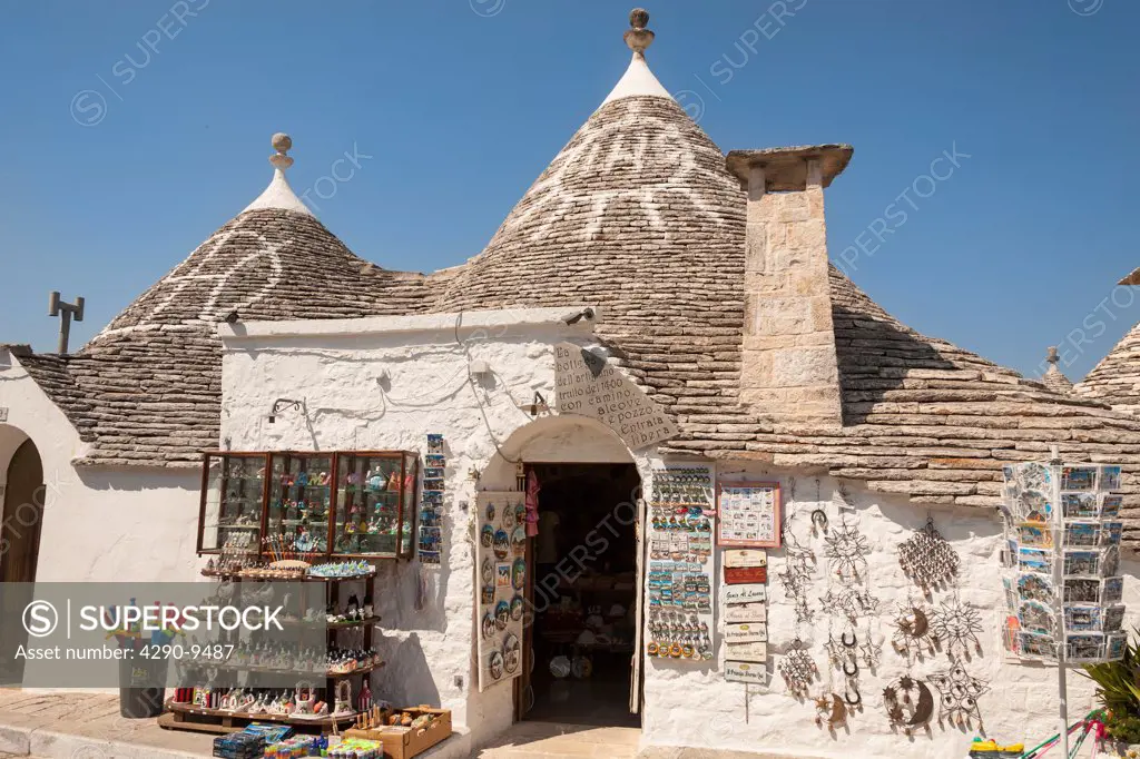 Traditional La Bottega dell Artigiano trulli shop, Rione Monti, Alberobello, Bari province, Puglia region, Italy
