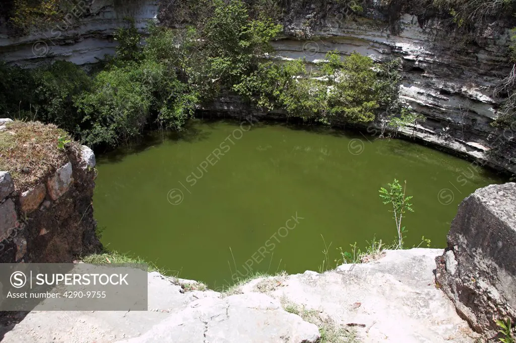 Cenote de los Sacrificios, Sacrificial well, Chichen Itza Archaeological Site, Chichen Itza, Yucatan State, Mexico