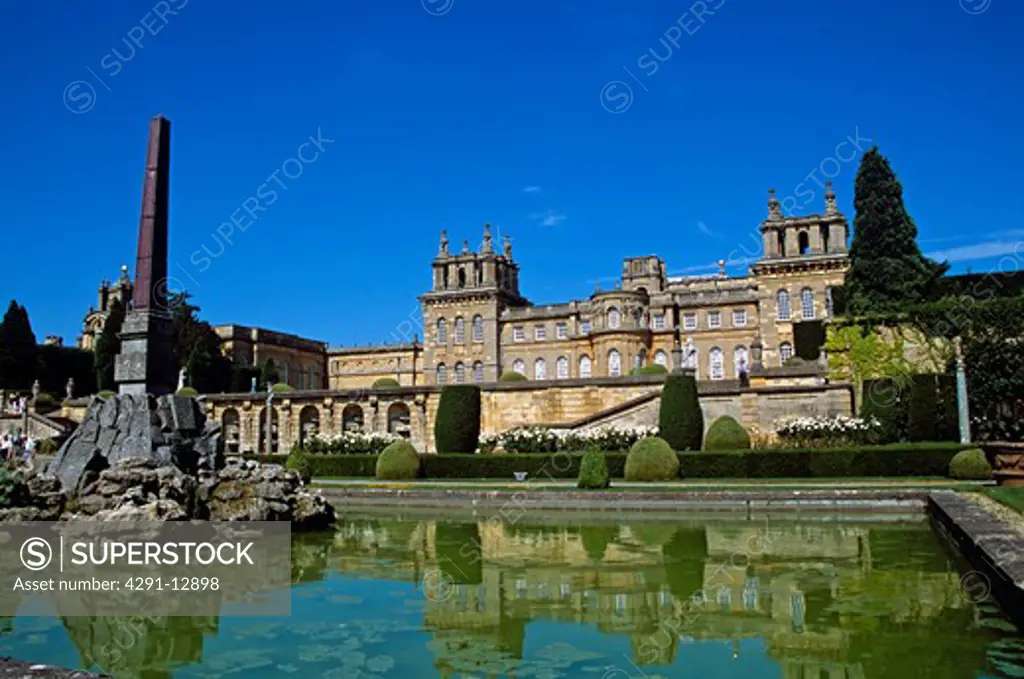 Blenheim Palace, Woodstock, near Oxford, Oxfordshire, England View from lower water terrace. Large fountain.