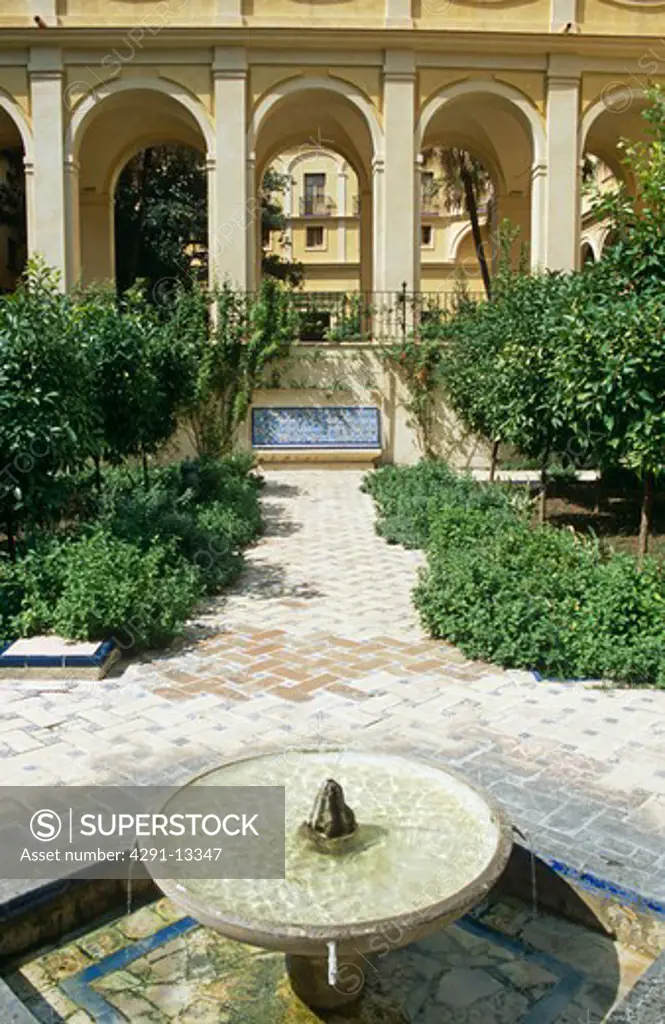 Fountain in Courtyard of the Maidens, Palacio Mudejar, Reales Alcazares, Seville, Spain