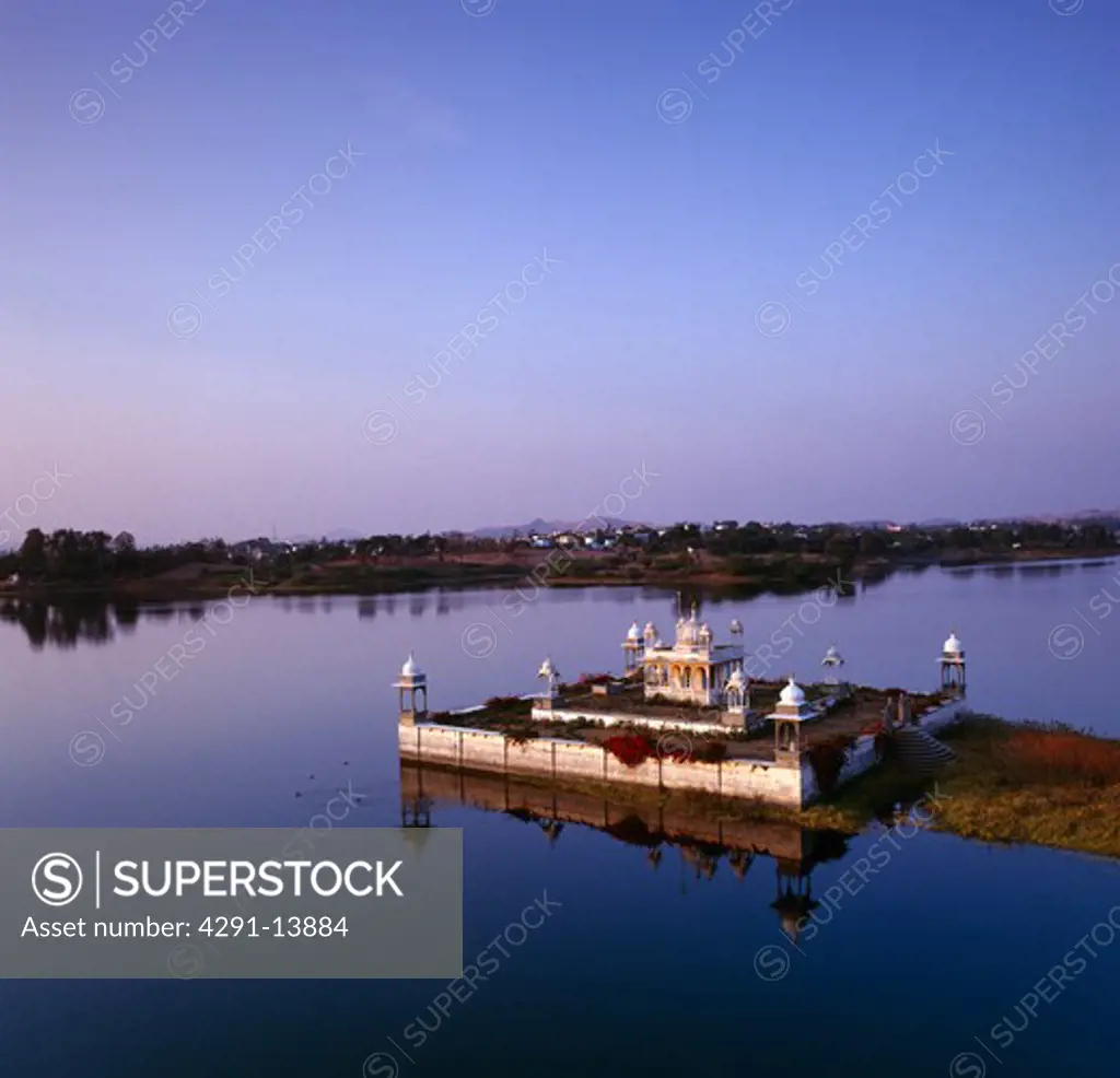 Early evening and the Udai Bilas Palace in the centre of lake at Dungarpur in Rajastan