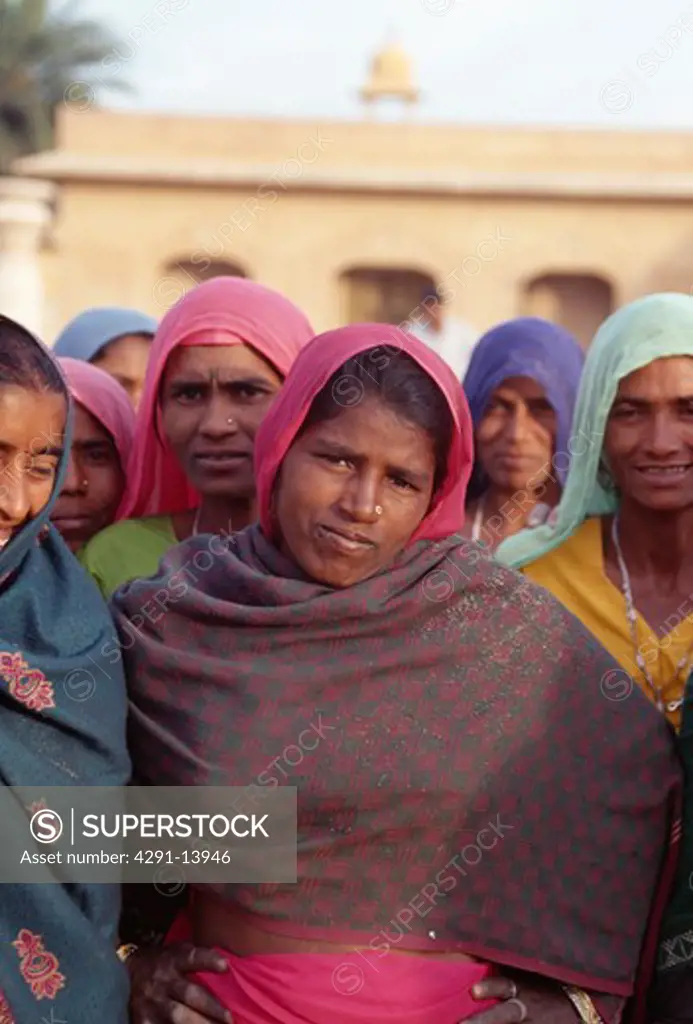 Portrait of Rajastani women in colourful saris