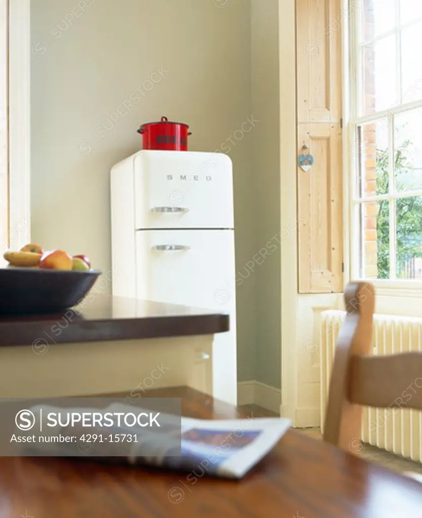Smeg fridge in kitchen hi-res stock photography and images - Alamy