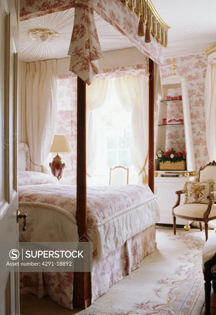 Four-poster bed in coungtry bedroom with Toile-de-Jouy wallpaper