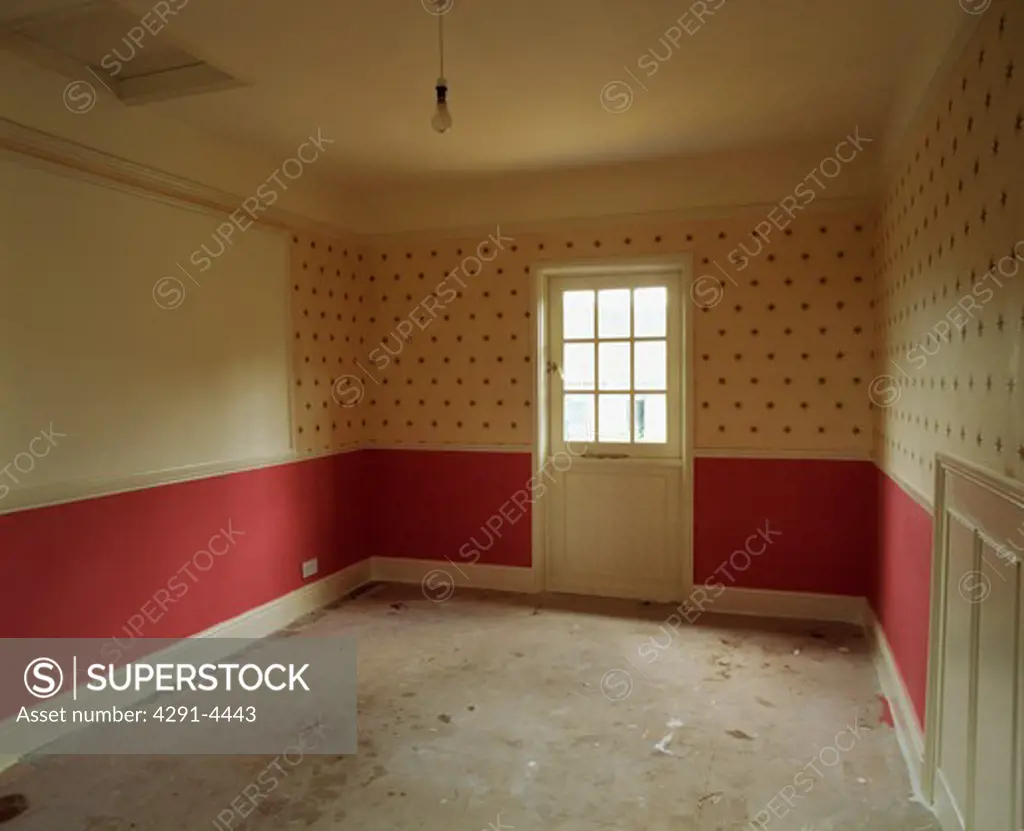 Empty room before renovation