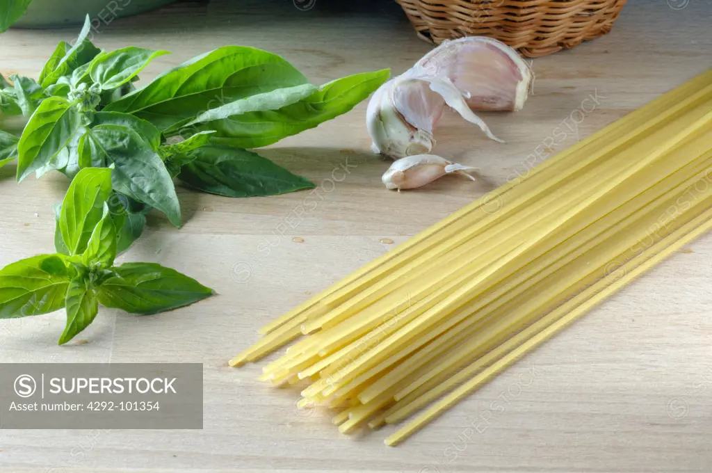 Basil, spaghetti and garlic