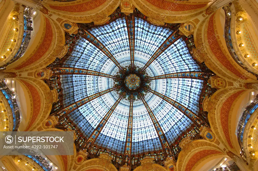 France, Ile-de-France, Paris, Galeries Lafayette the ceiling