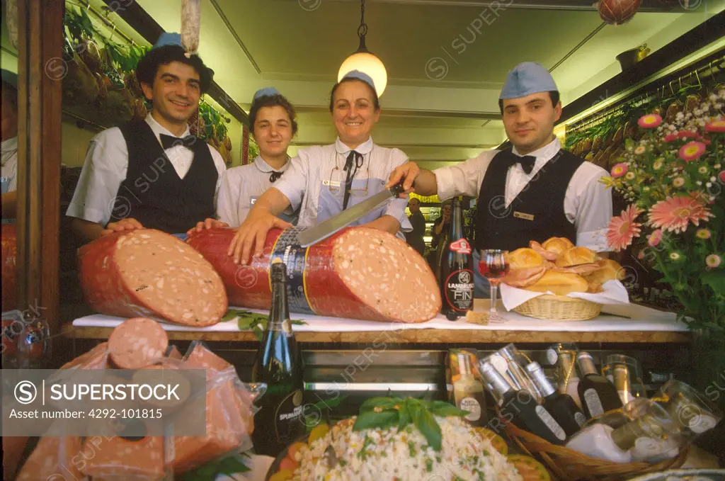 Italy, Emilia Romagna, Modena, waiter and waitress at restaurant