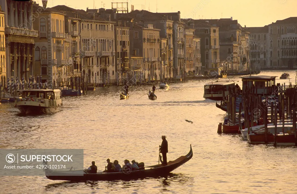 Italy, Veneto, Venice, gondola in the Canal Grande