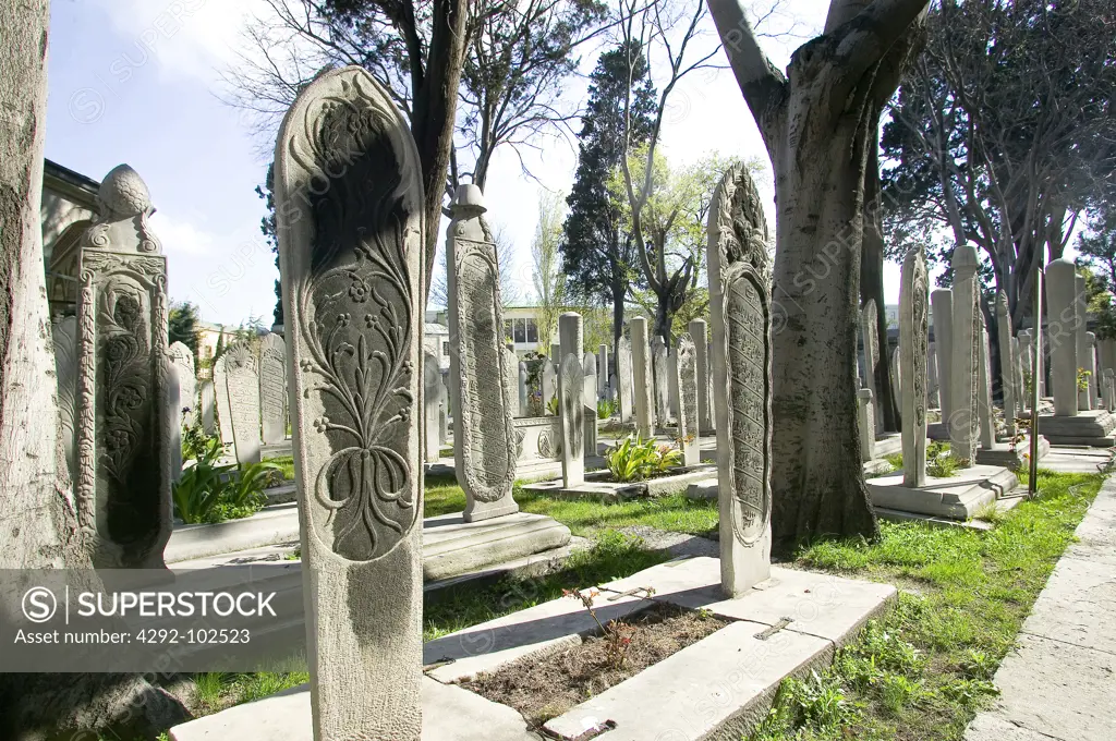 Turkey, Istanbul, Suleymaniye mosque, tombstones in the cemetery