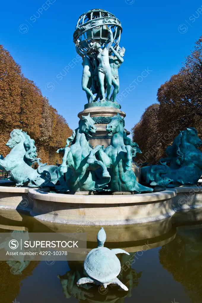 France, Paris, Luxembourg Gardens, Fontaine de Observatoire