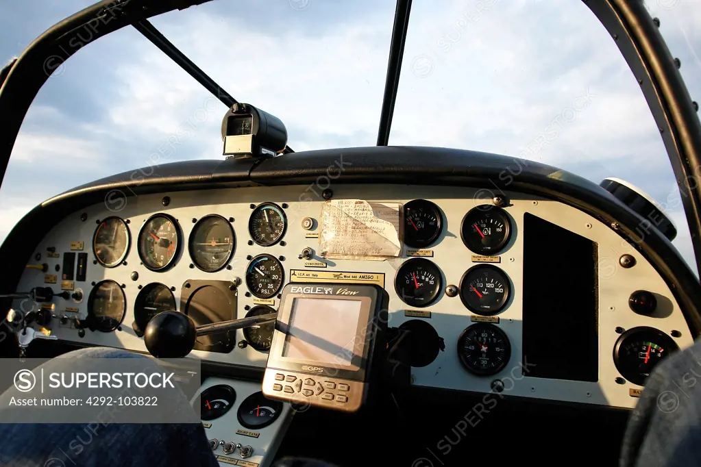 Airplane instrument panel