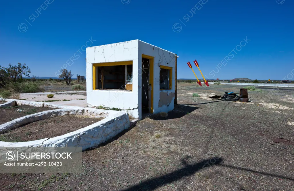 USA, Arizona, remains of the famous twin arrows gas station on Route 66