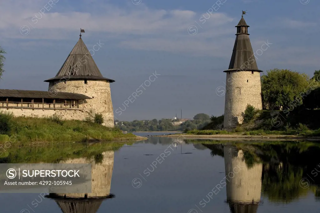 Russia, Pskov, Psokova river, Ploskaya and Ressurection towers