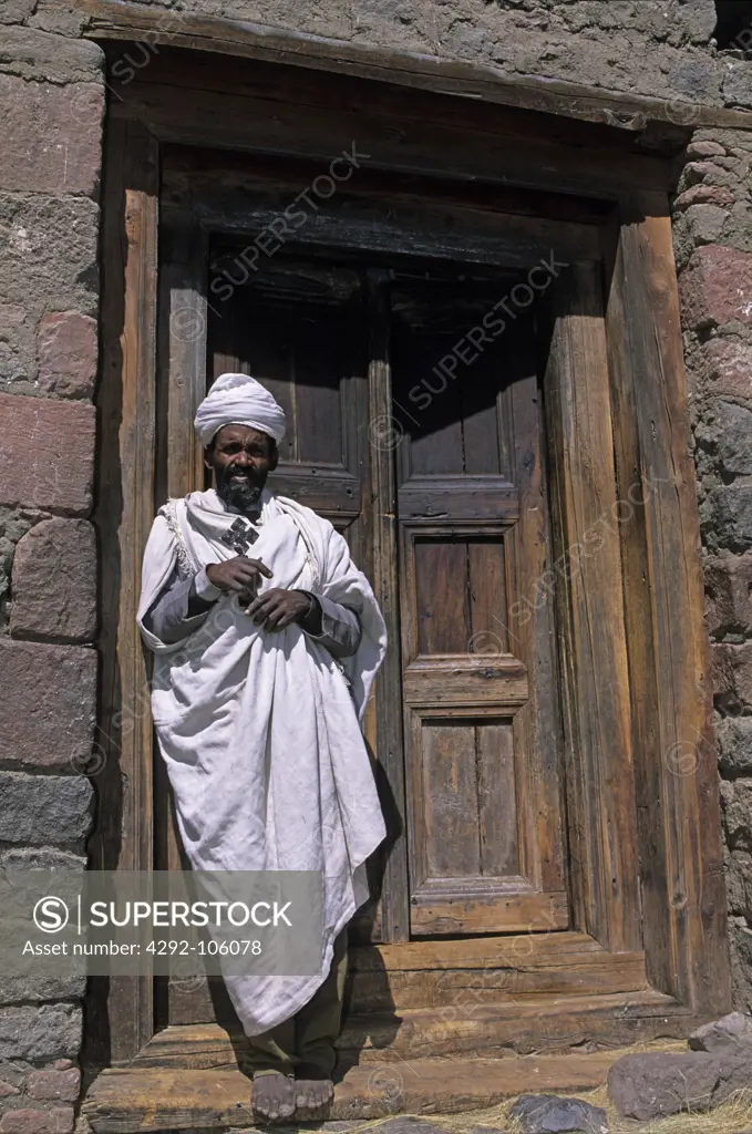 Ethiopia, between Dilb and Laibela, Bilbala Tcherqos church, priest
