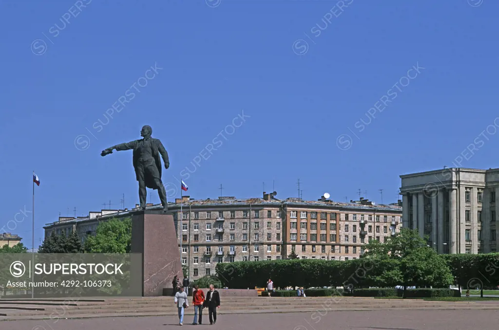 Russia, St. Petersburg, Lenin statue