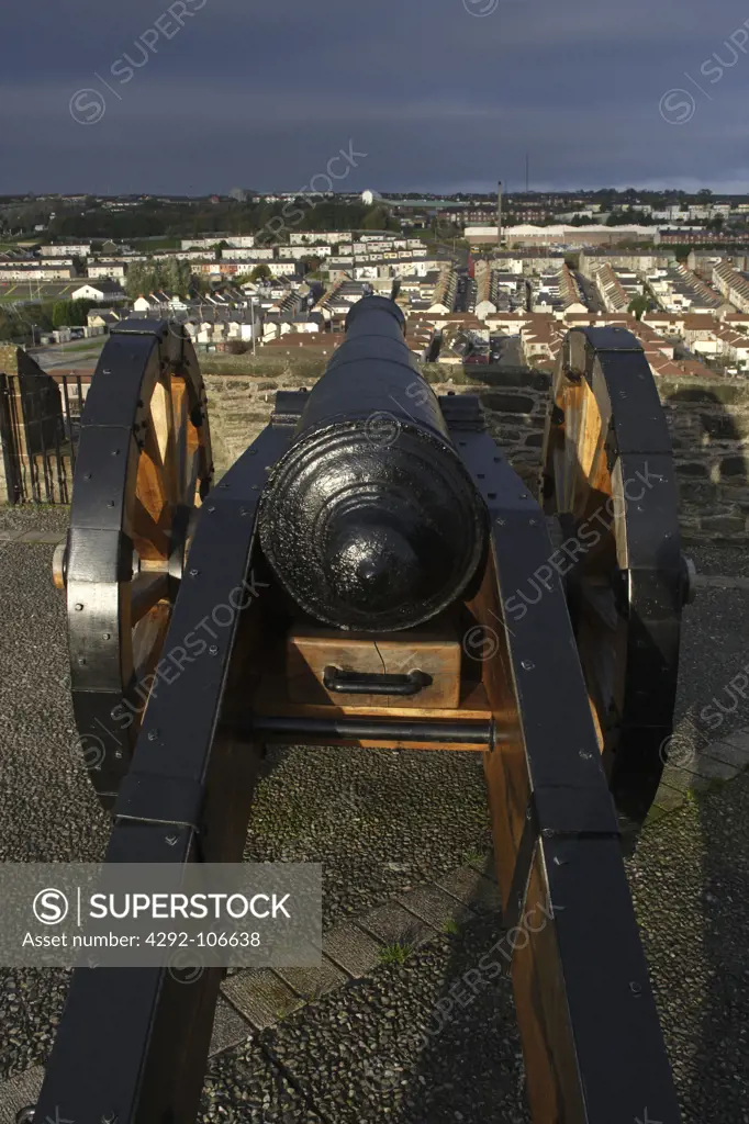 Northern Ireland, Londonderry, Bogside, Grand Parade, cannon