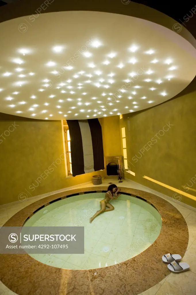 Italy, Tuscany, Casciana Terme Terme, Villa Borri, woman in thermal pool