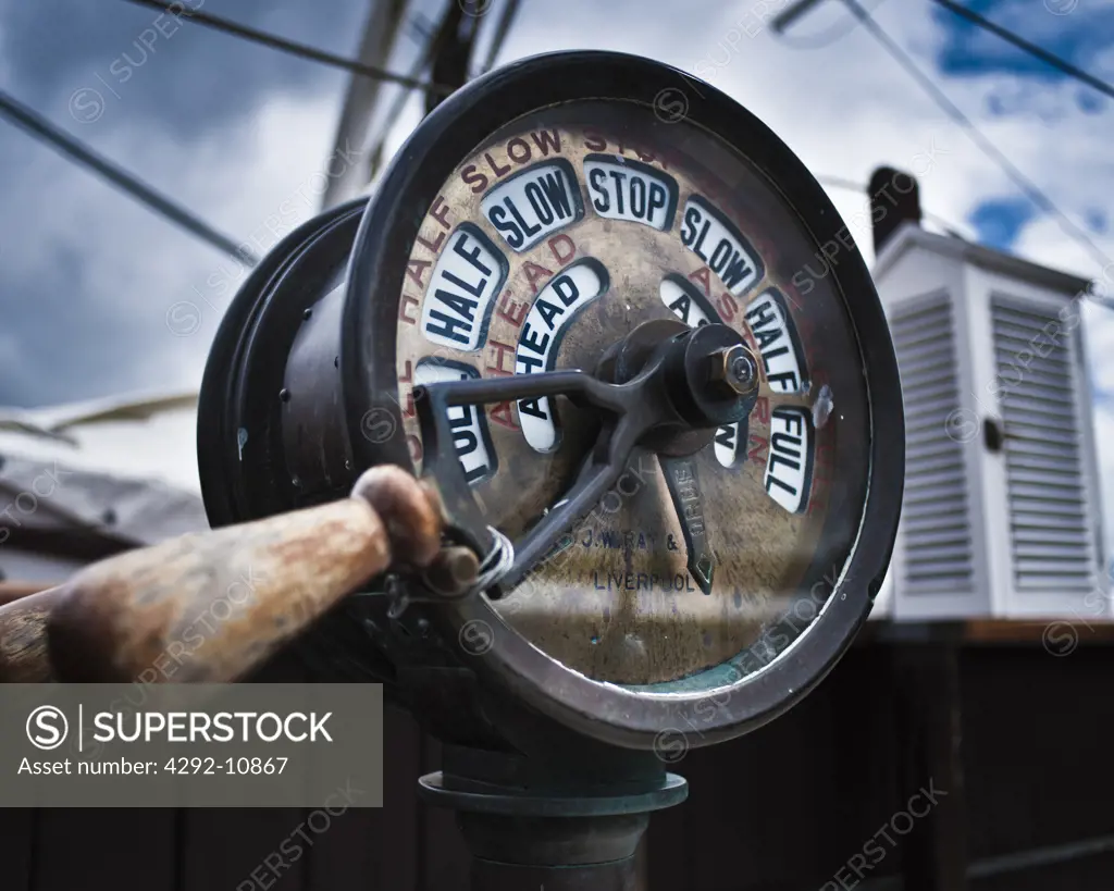 United Kingdom, Scotland, Dundee, Discovery Museum,The RRS Discovery, Throttle Bell