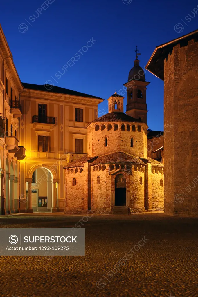 Italy, Piedmont, Biella. The baptistery and city hall at night