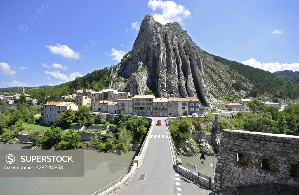 France, Provence, Sisteron, Old city and Citadel on the River Durance in the Alpes de Haute Provence