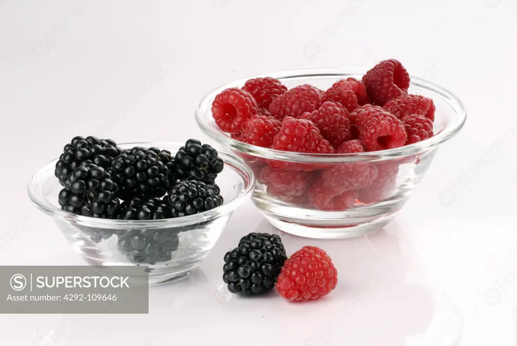 Bowl of blackberries and raspberries