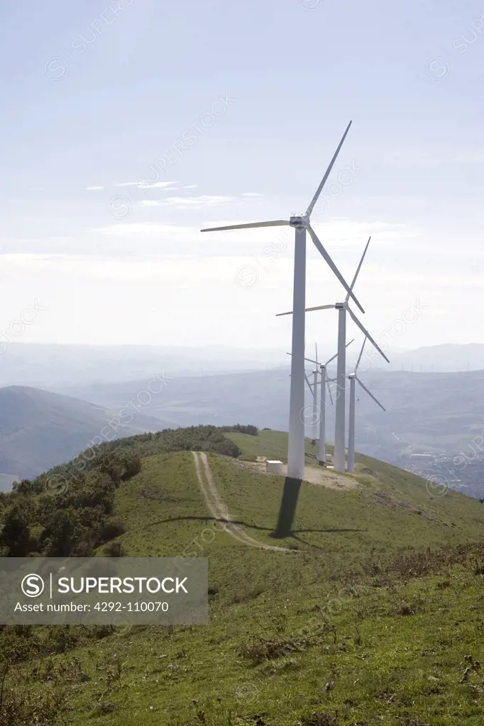 Italy, Apulia, Appennnino Dauno: wind turbine