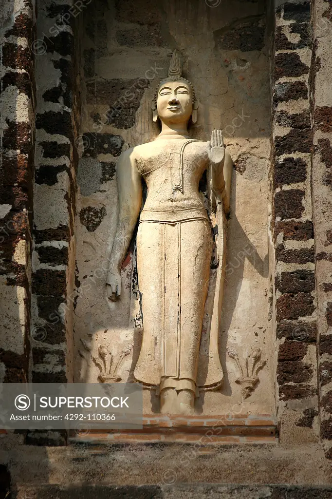 Thailand, Ayutthaya, Buddha statue in Wat Ratburana