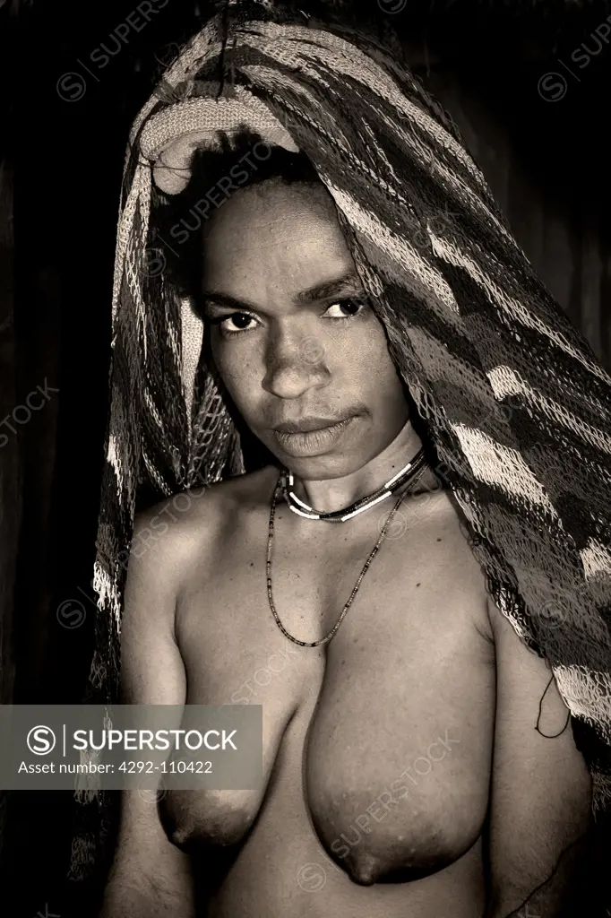 Indonesia, Irian Jaya, Jiwika, Dani Tribe woman