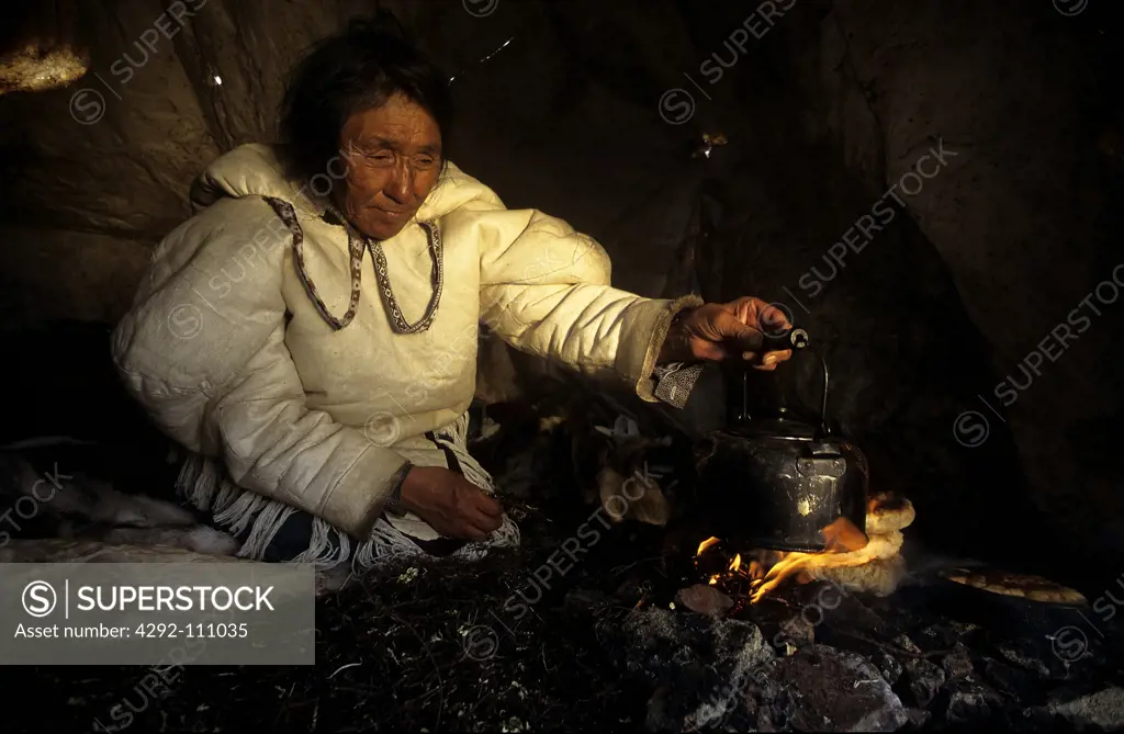 Canada, Baker Lake, Nanuvut, inuit woman on tent