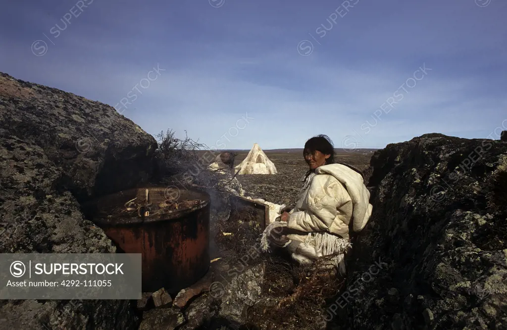 Canada, Baker Lake, Nanuvut, inuit woman cooking