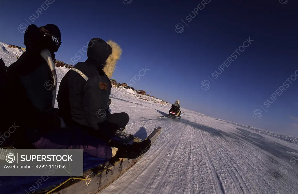 Canada, Baker Lake, Nanuvut, running sleigh