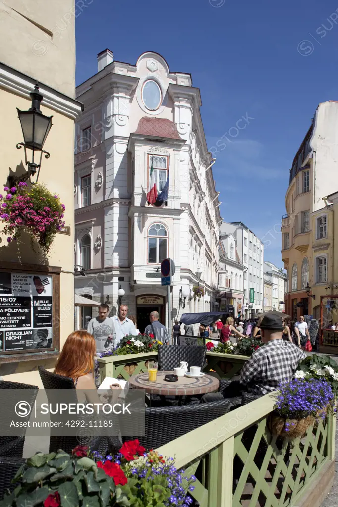 Estonia, Tallinn, Harju, Harjumaa, street scene cafe'