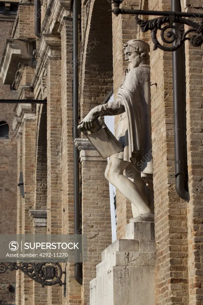 Italy, Emilia Romagna, Parma, statues on municipal bulding