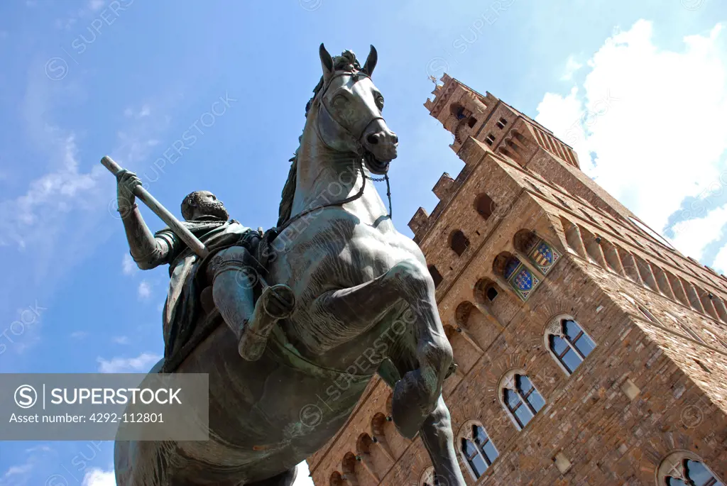 Italy, Tuscany, Florence, Piazza della Signoria, Palazzo Vecchio, Statue of Grand Duke Cosimo I.
