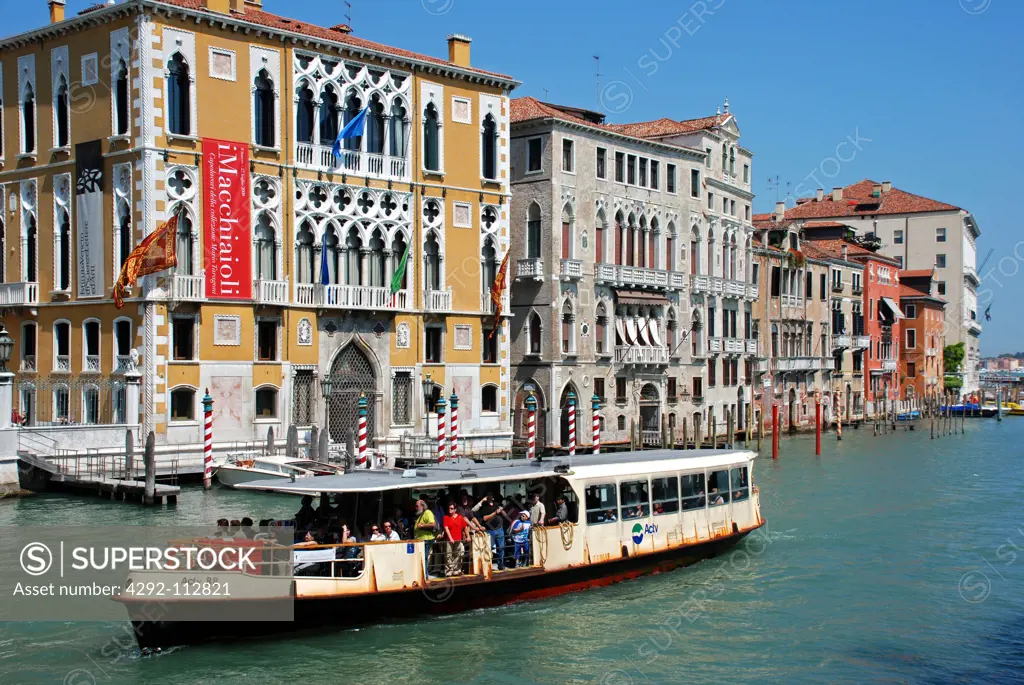 Italy, Veneto, Venice, the Canal Grande, Cavalli Franchetti Palace.
