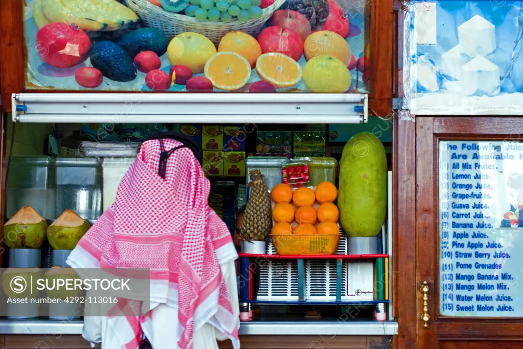 United Arab Emirates, Dubai. Juice selling at souk