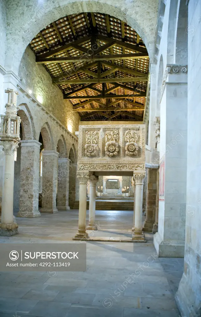 Italy. Abruzzo. Casauria, San Clemente interiors of the basilica