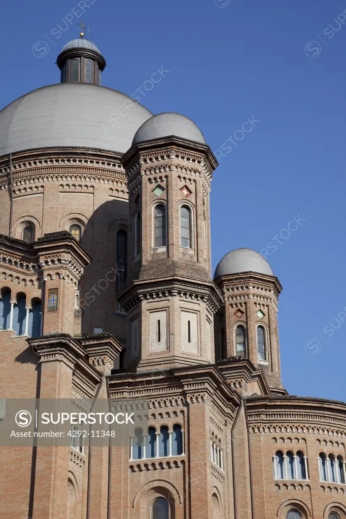 Italy, Emilia Romagna, Modena, Tempio Monumentale Caduti