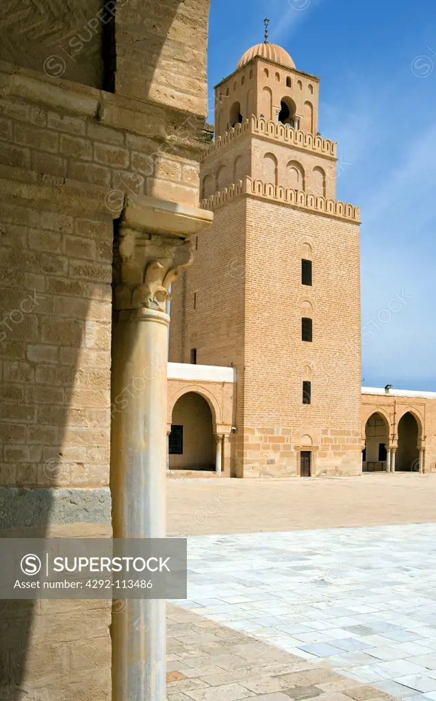Tunisia.  Kairouan,  la moschea di Sidi Oqba del IX secolo, nota come ""Grande Moschea""