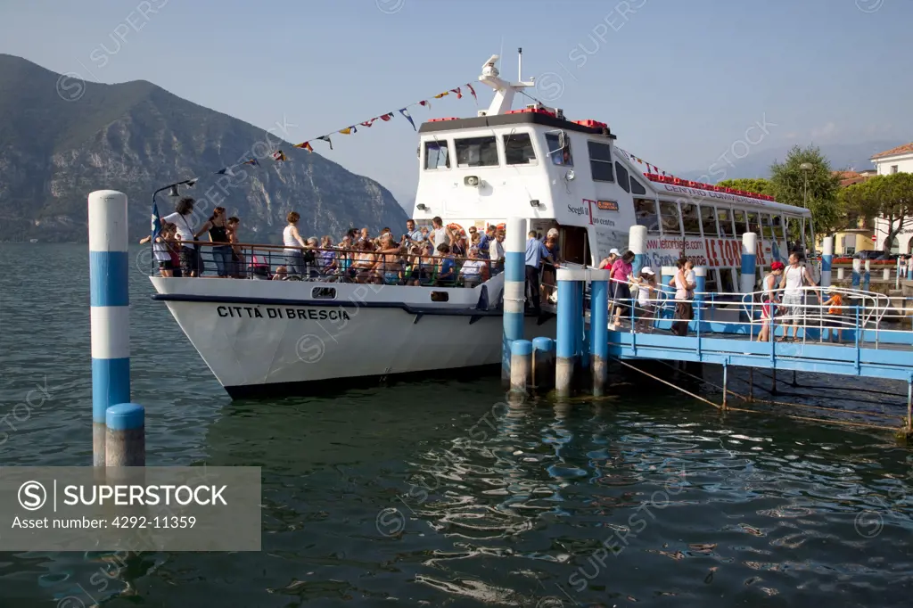 Italy, Lombardy, Lago D'Iseo, Iseo, the harbour