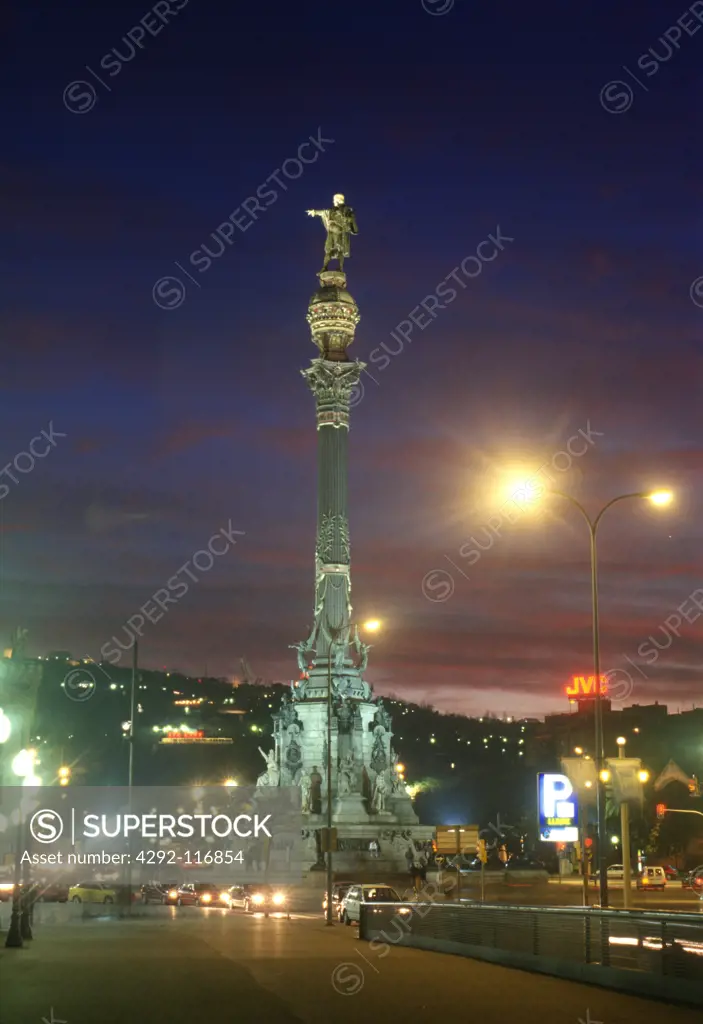 Spain, Barcelona, Columbus monument at dusk