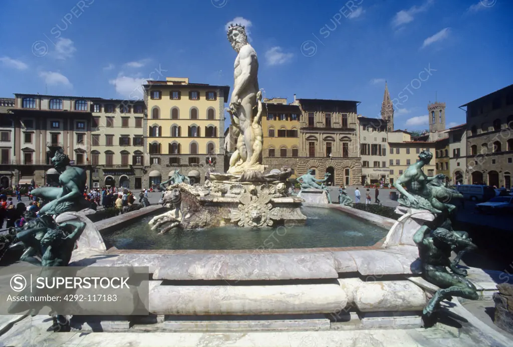 Italy, Tuscany, Florence, Piazza Signoria, Ammanati fountain and Nettuno statue.