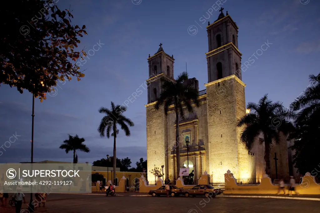 Mexico, Yucatan, Valladolid, San Gervasio cathedral at dusk
