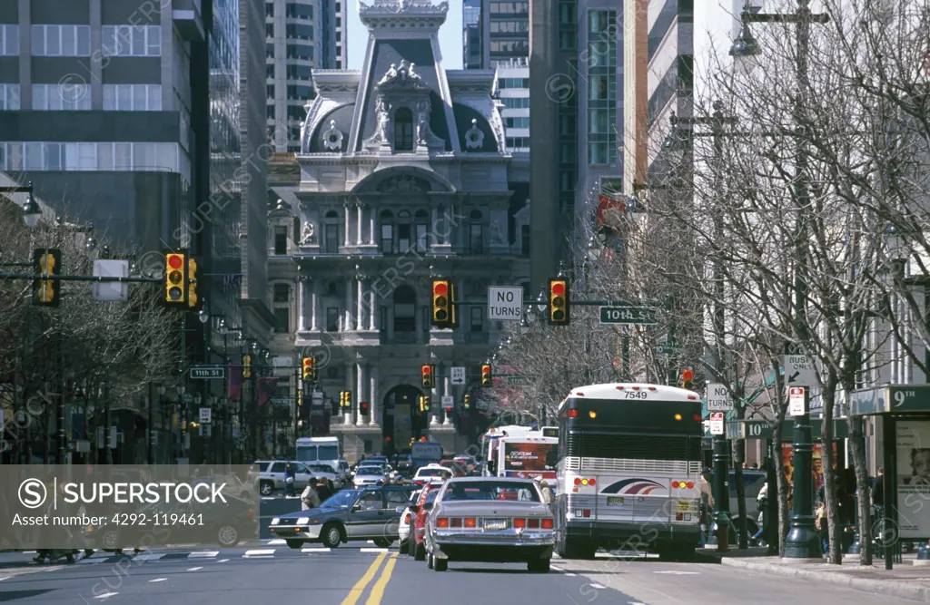 USA, Pennsylvania, Philadelphia, Street market and city hall