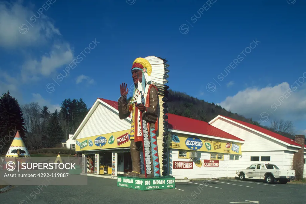 USA, Shellburne Falls, The Mohawk Trail, big Indian shop