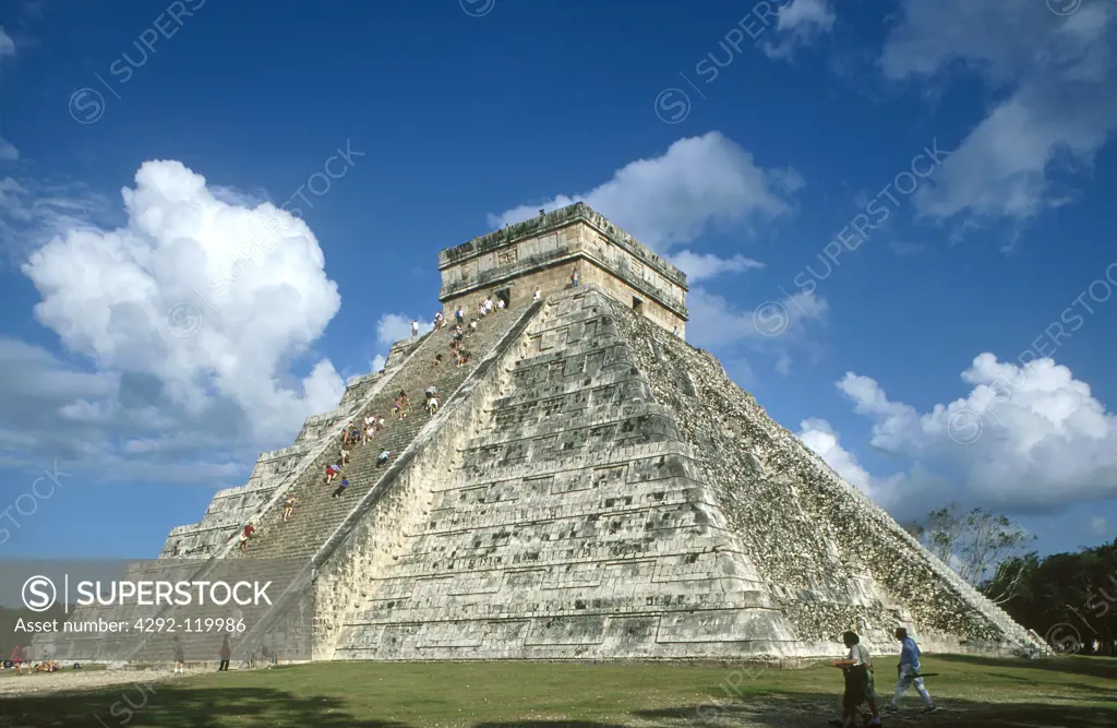 Mexico, Yucatan. Chichen itza ruins el Castillo